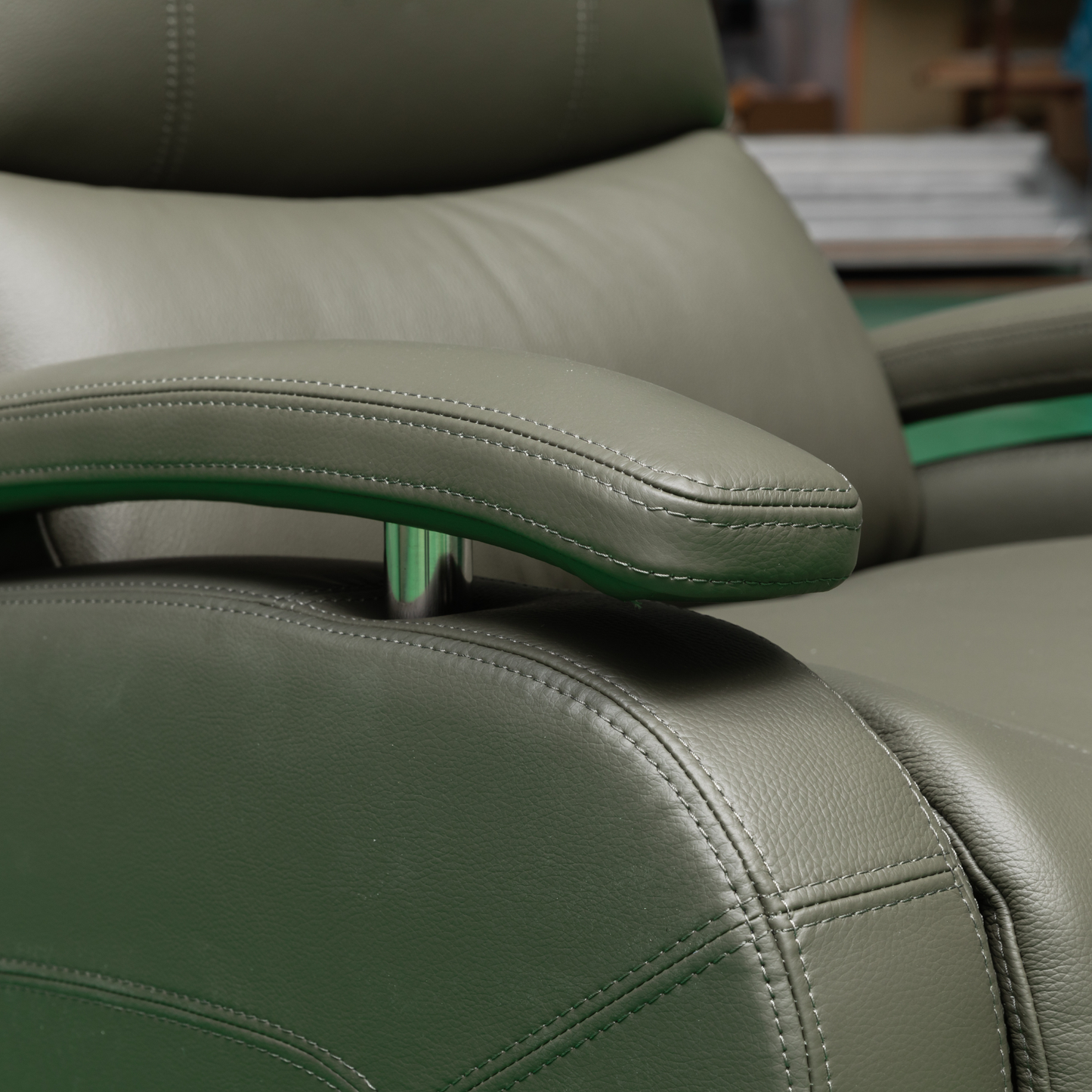Klaussner Rosen Leather Swivel Glider Manual Recliner Chair