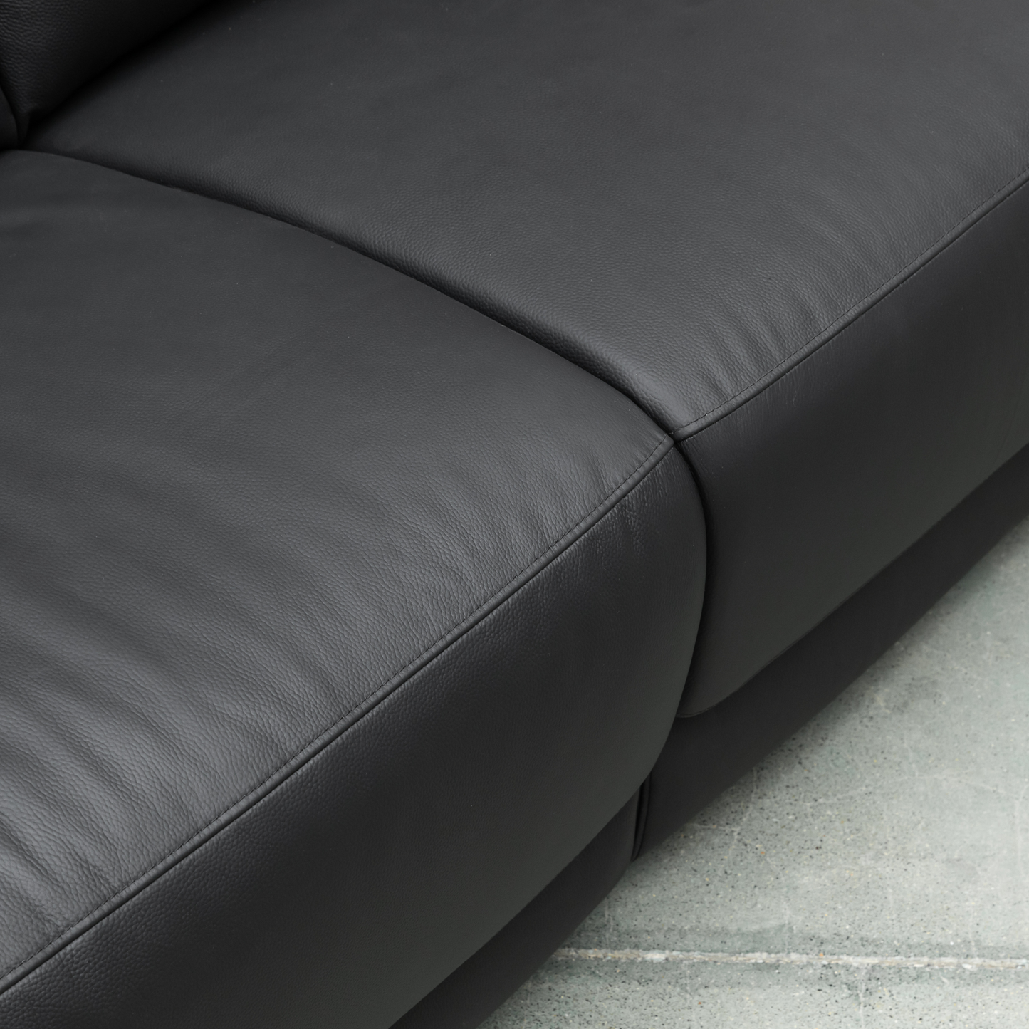 Klaussner Delano Leather Queen Sleeper Sofa