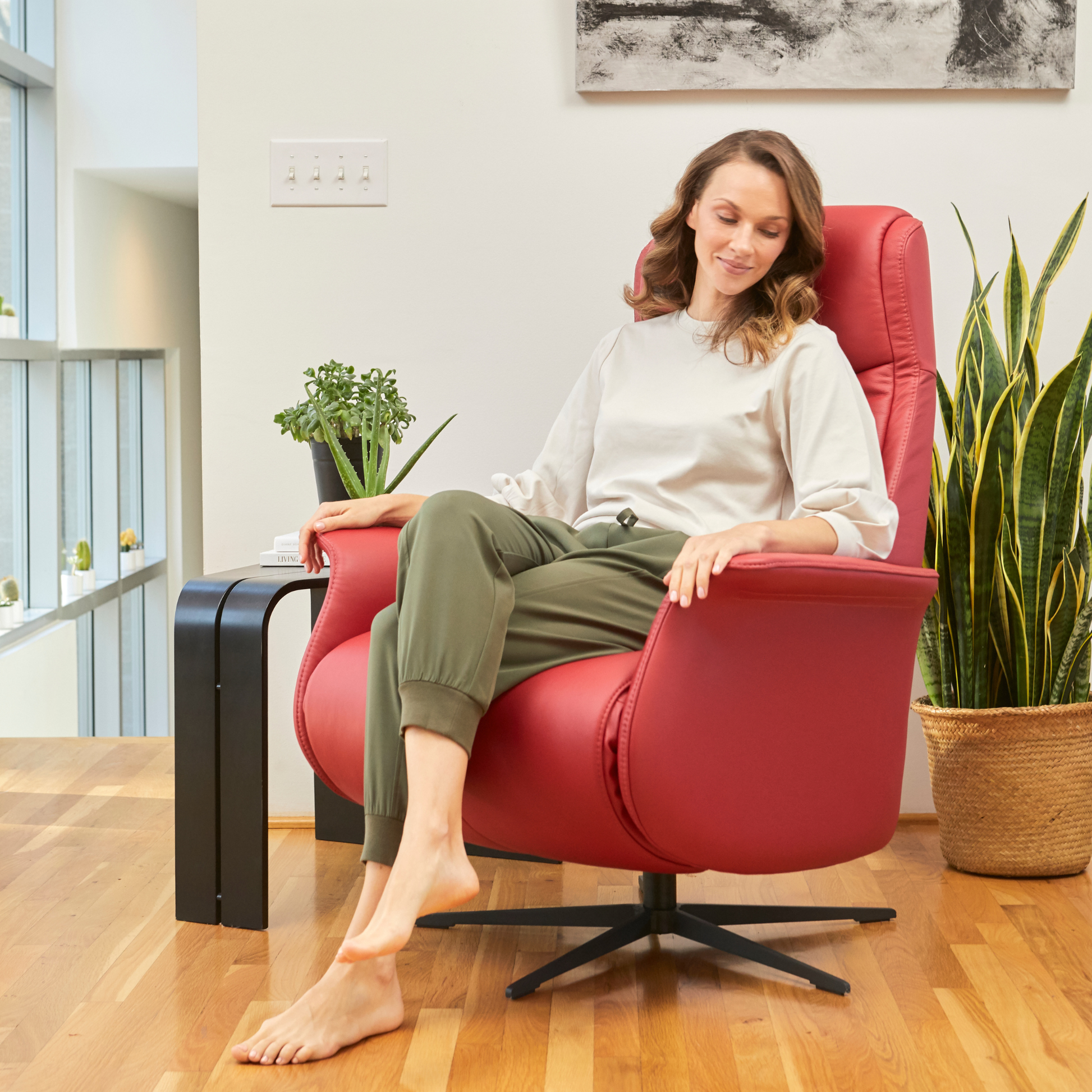 Fjords Jakob leather power recliner, front angle view for comfort furniture