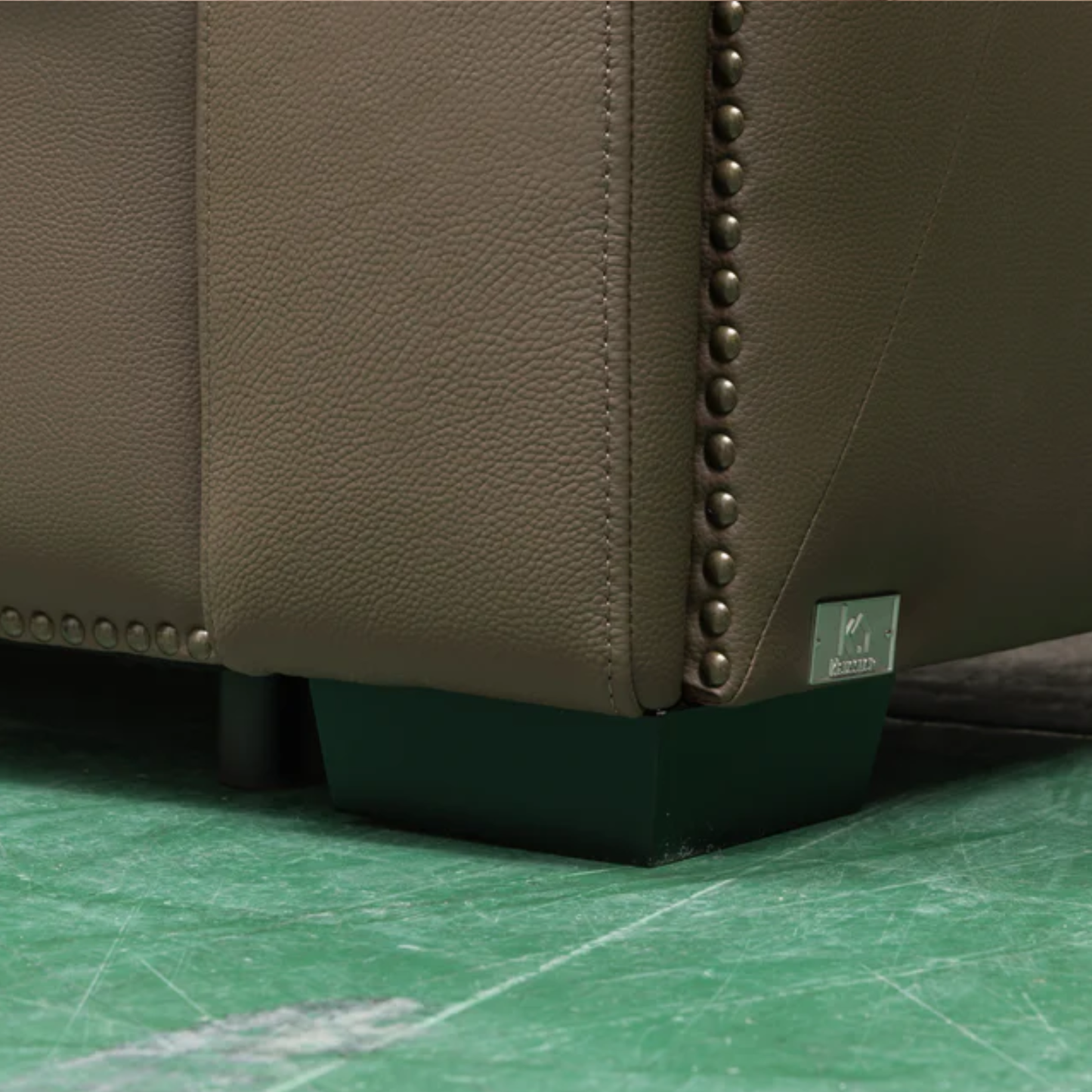 Kathy Ireland Alaves 3-Seater Brown Leather Queen Sleeper Sofa