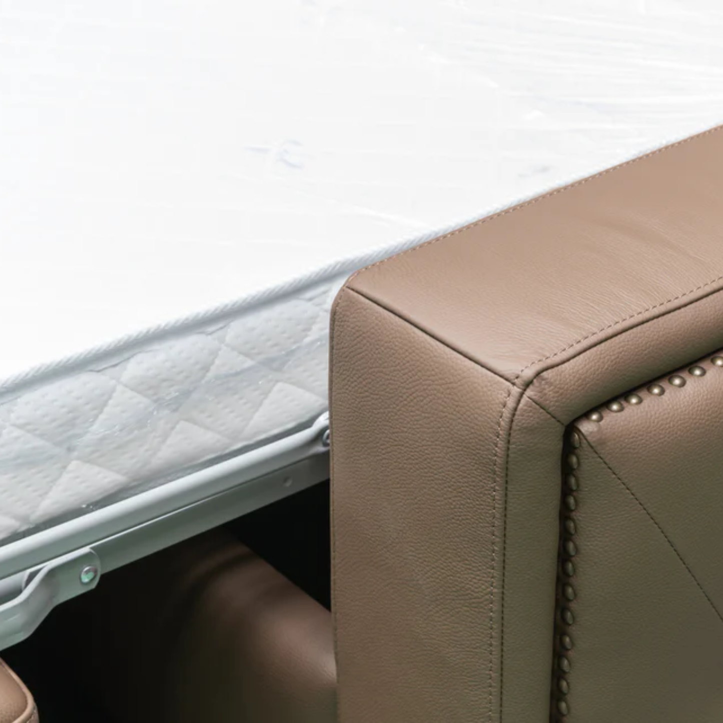 Kathy Ireland Alaves 3-Seater Brown Leather Queen Sleeper Sofa