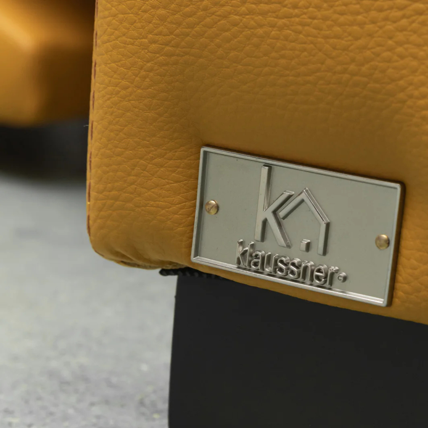 Klaussner Delano Leather Queen Sleeper Sofa