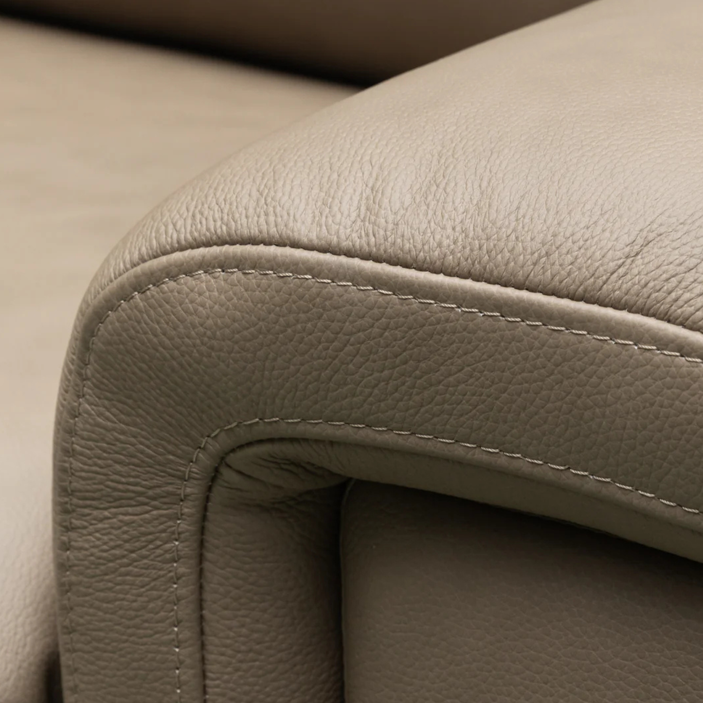 Klaussner Delano Leather Queen Sleeper Sofa