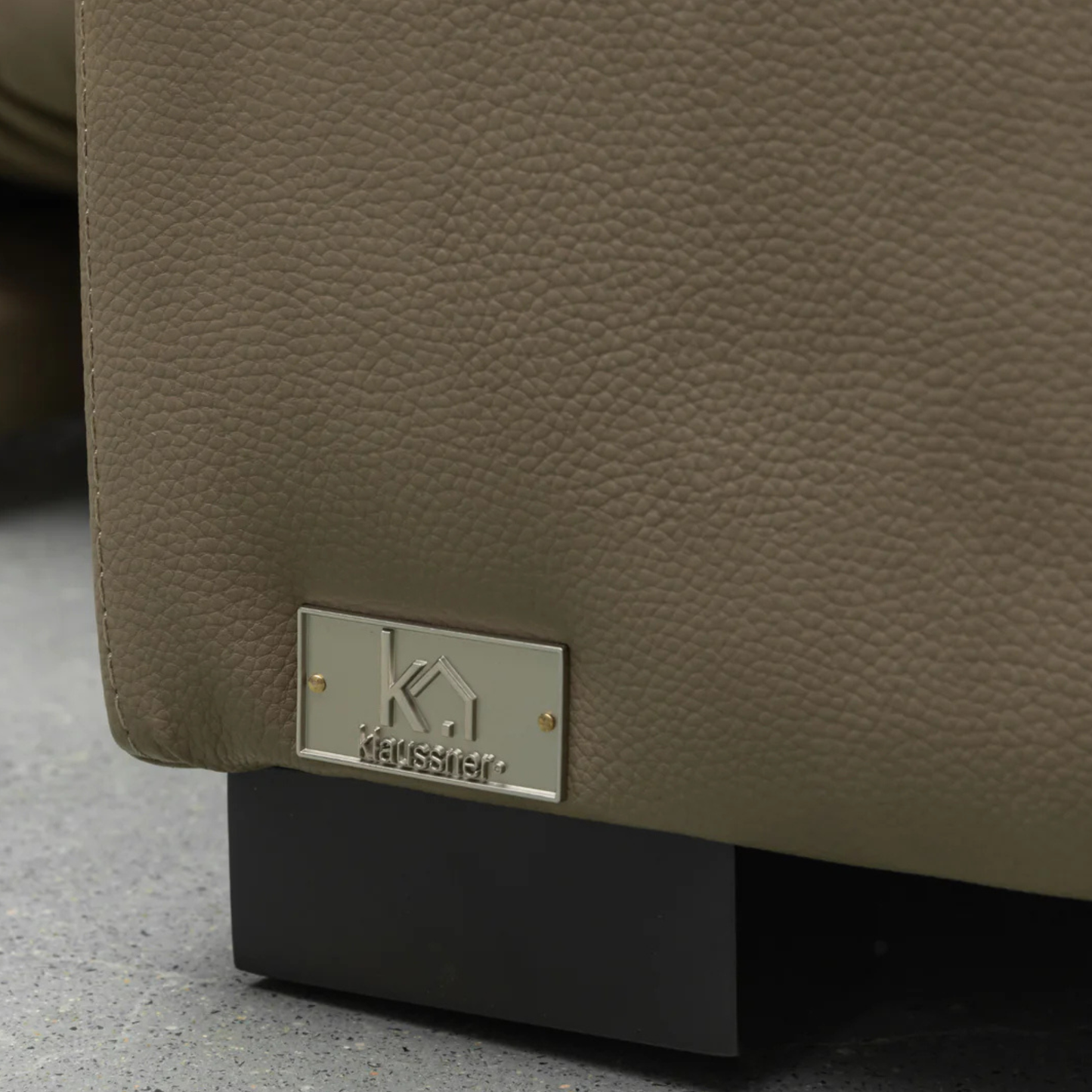 Klaussner Delano Leather Queen Sleeper Sofa