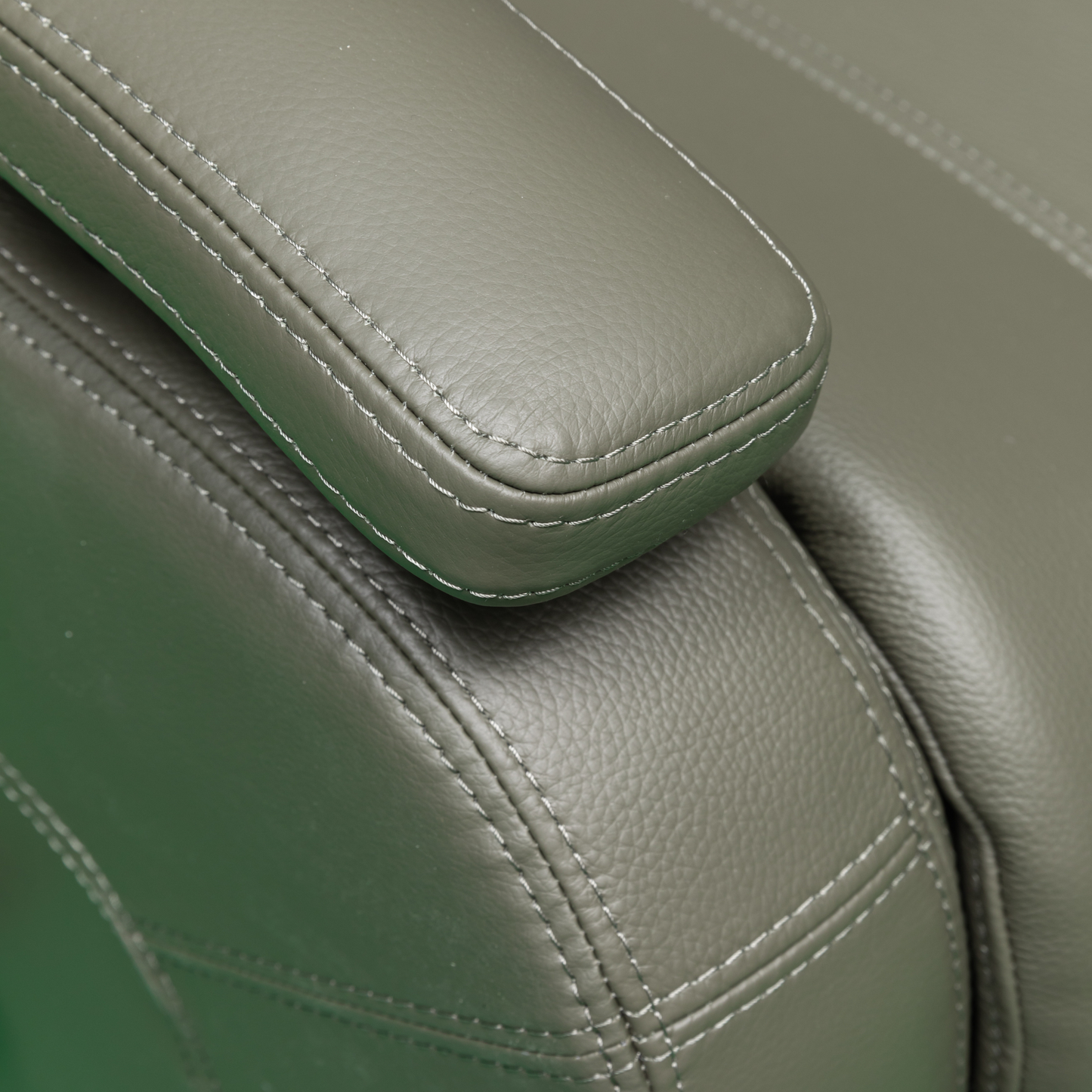 Klaussner Rosen Leather Swivel Glider Manual Recliner Chair