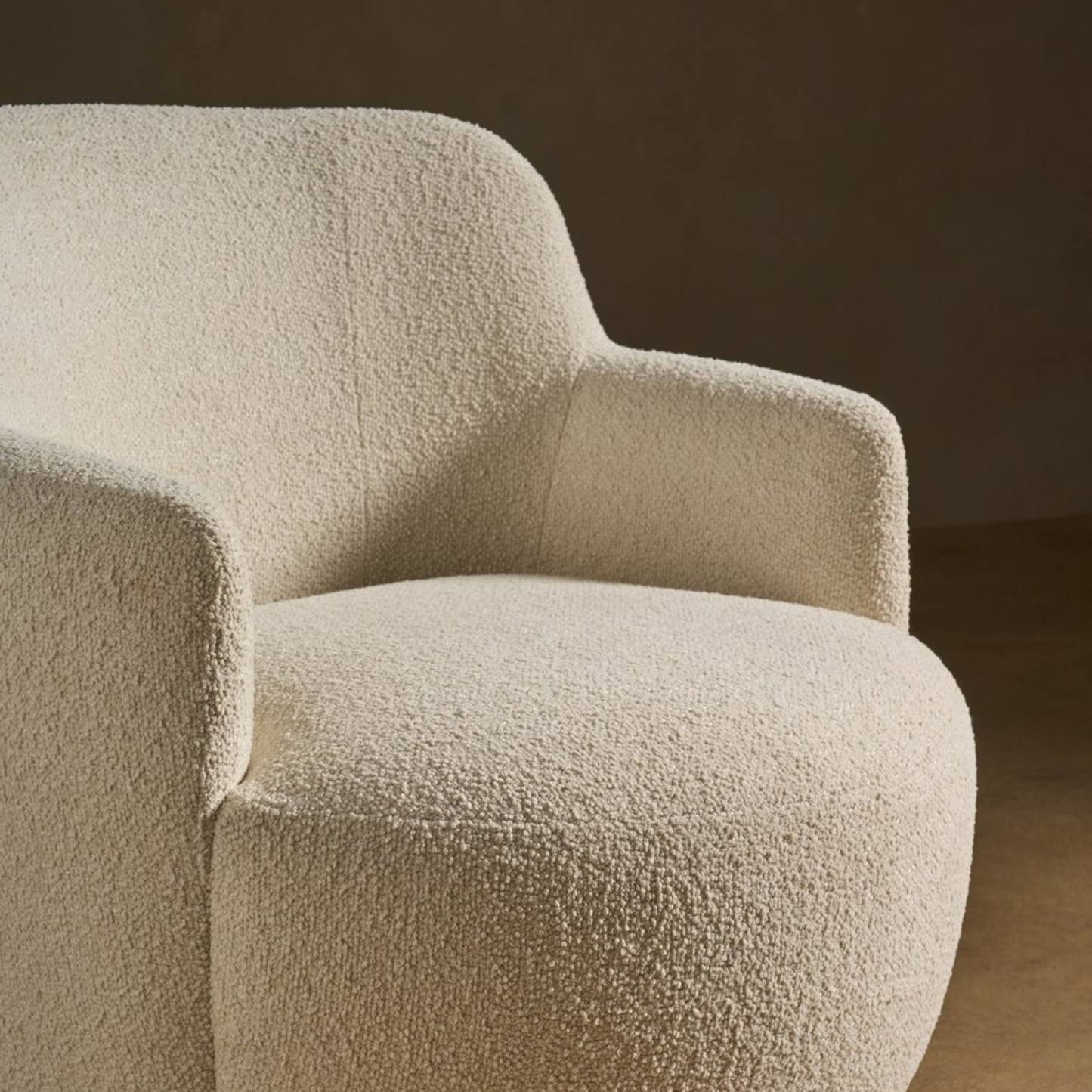 Universal Chloe Swivel Chair